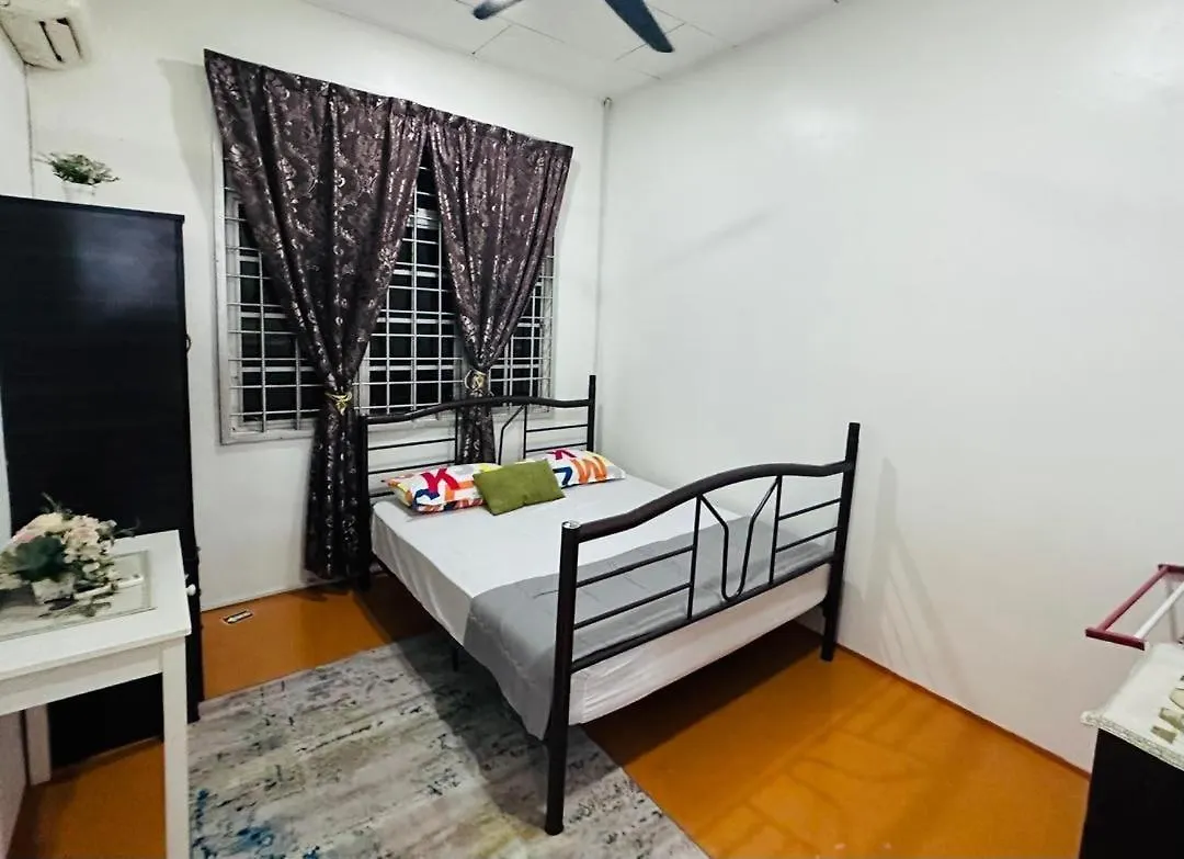 ג'והור בהרו D Lu Lu Homestay, Great Location, Good Spaces ג'והור בהרו